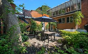 Maison Des Jardins B & B